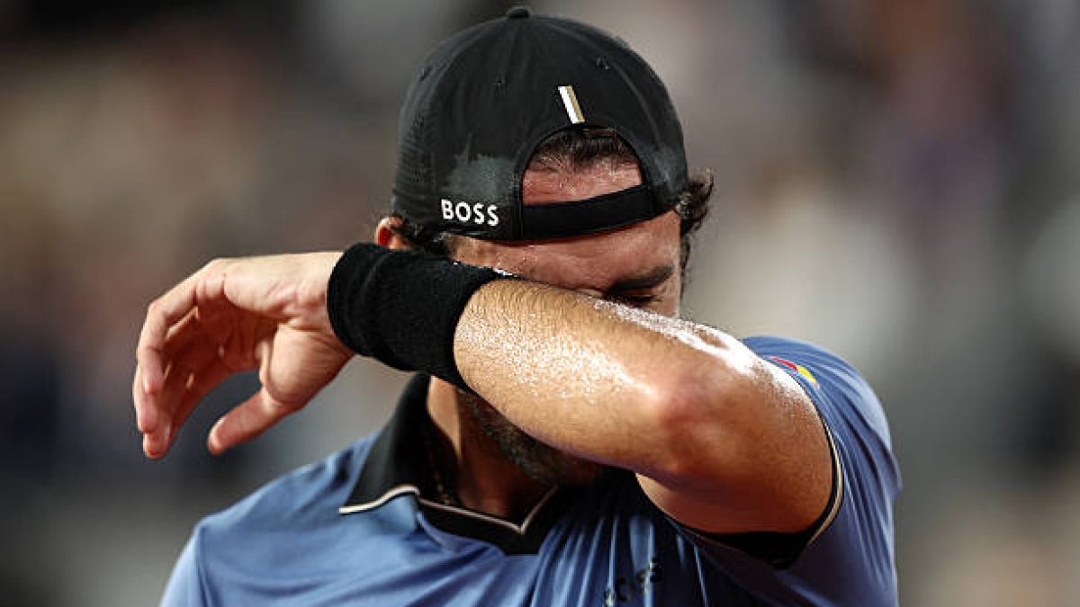 Las lesiones vuelven a hundir a Berrettini y Arnaldi pasa a semis de Roland Garros. Fuente: Getty Images.