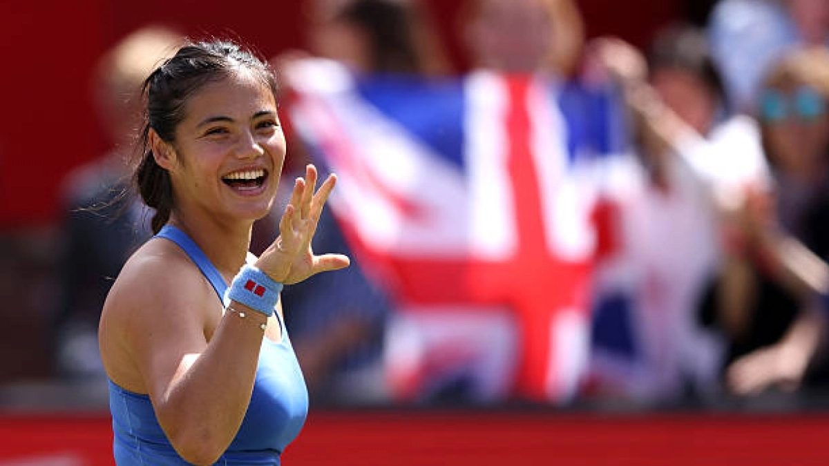 Raducanu recupera la sonrisa en Queen's. Fuente: Getty Images.