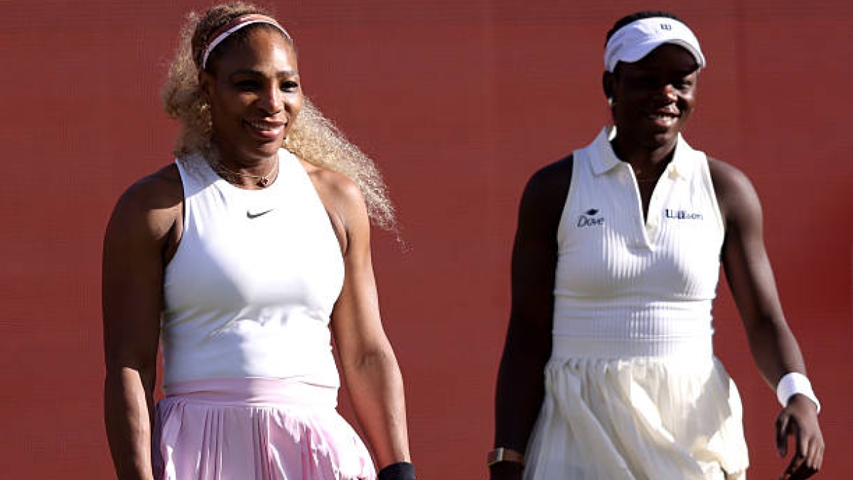 Serena Williams vuelve a lo grande en Queen's junto a Mboko. Fuente: Getty Images.