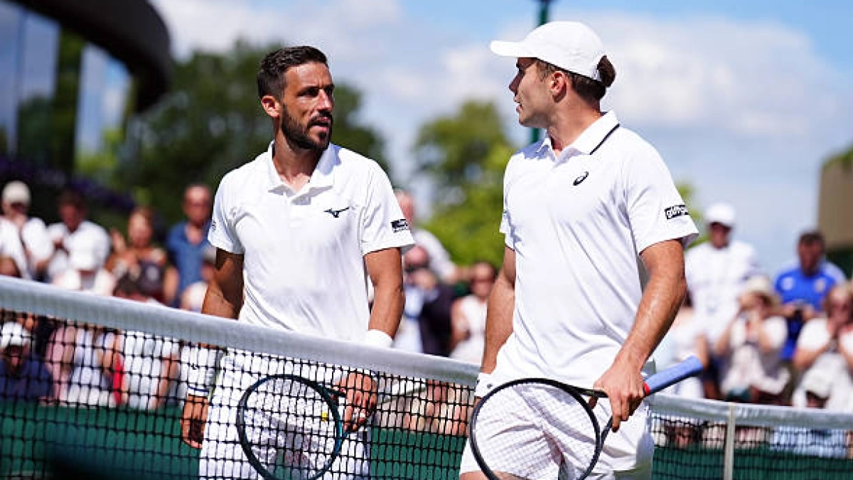 Fery se puso unos tapones en los oídos para alejarse de Dzumhur y le señaló después. Fuente: Getty