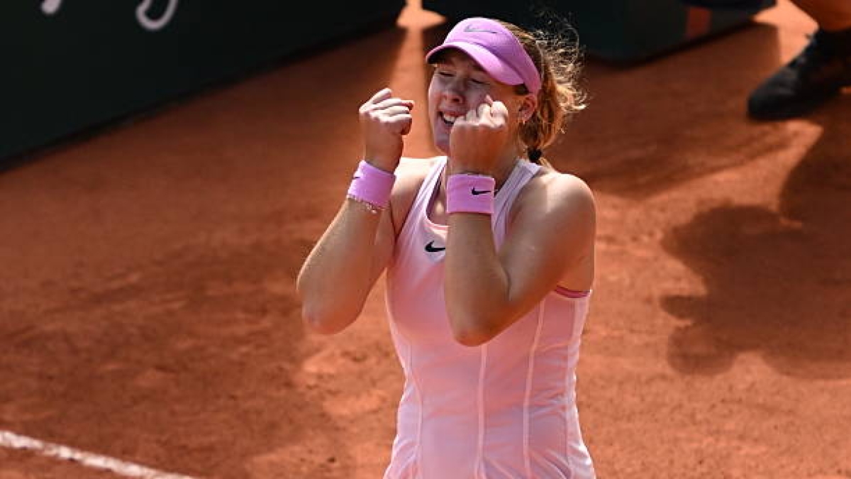 Mirra Andreeva agradece a Conchita Martínez. Foto: gettyimages