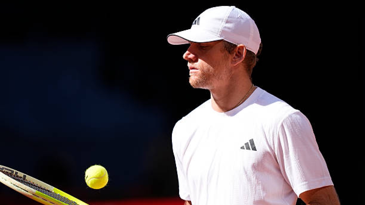 Davidovich goes from more to less and falls to Molcan in Umag. Source: Getty Images.