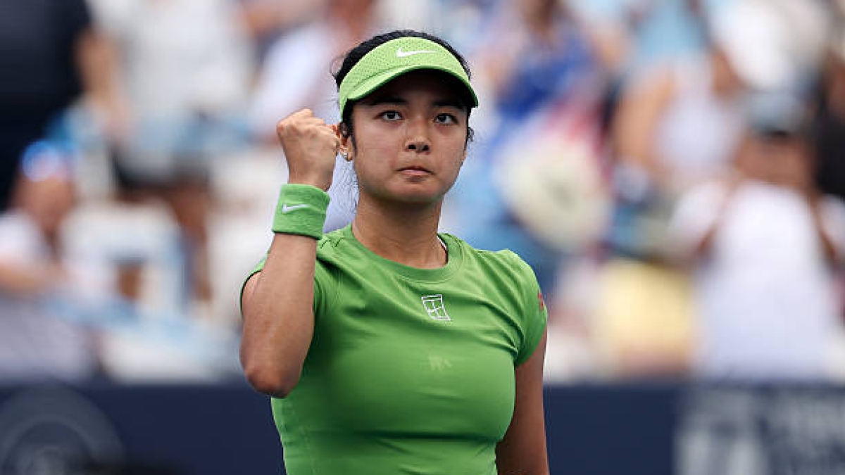 Eala keeps growing on hard court, eliminates Fernandez, and is already in Washington's quarterfinals. Photo: Getty Images