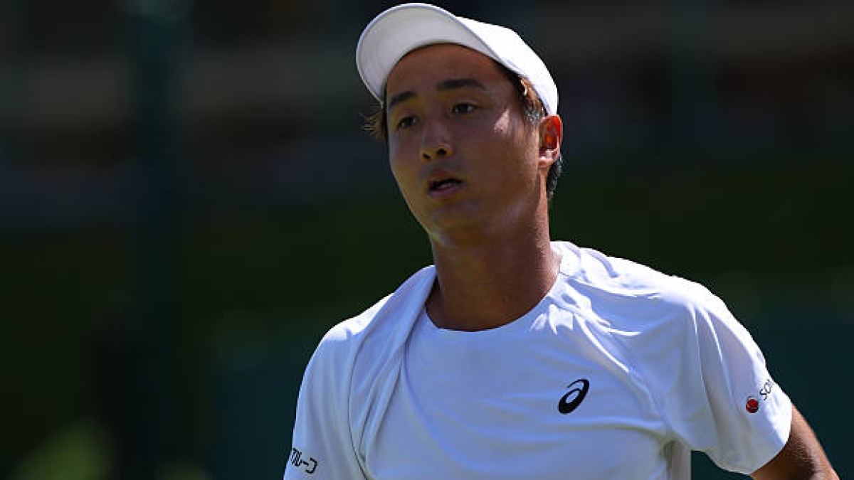 Jódar se la pega ante Mochizuki en Wimbledon. Fuente: Getty Images.