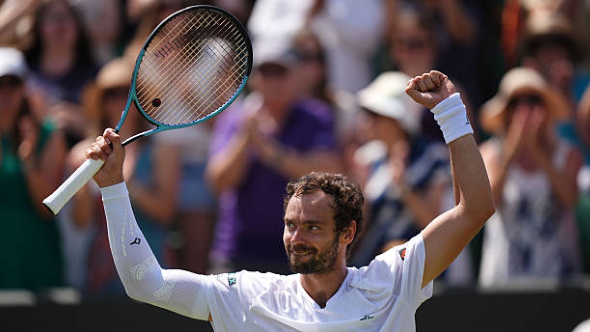 Safiullin breaks down in tears remembering his injury after advancing to Wimbledon's round of 16. Source: Getty Images.