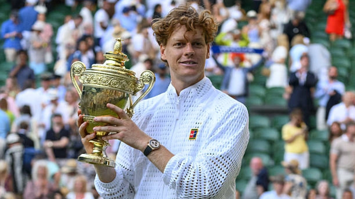 Sinner se acuerda de Alcaraz tras ganar Wimbledon. Fuente: Getty Images.