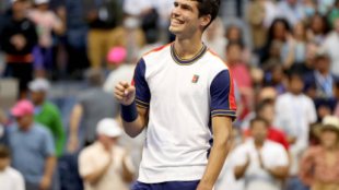 Alcaraz: "Aún no puedo creer que gané a Tsitsipas en un partido épico"