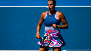 Aryna Sabalenka durante su partido de primera ronda en el Open de Australia 2023. Foto: Getty