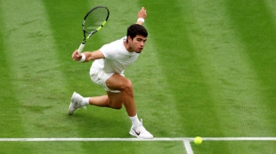 Carlos Alcaraz gana a Chardy en Wimbledon 2023. Foto: gettyimages
