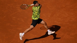 Carlos Alcaraz gana a Roberto Bautista en Conde de Godó 2023. Foto: gettyimages