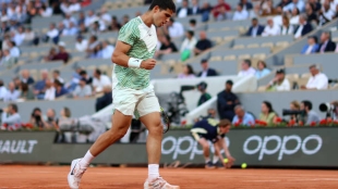 Carlos Alcaraz gana a Tsitsipas en Roland Garros 2023. Foto: gettyimages
