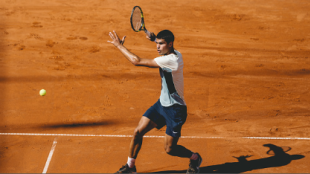 Carlos Alcaraz gana en Hamburgo a Khachanov. Foto: gettyimages