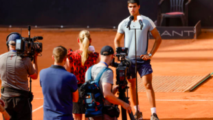 Carlos Alcaraz en la pista de Hamburgo. Fuente: Getty