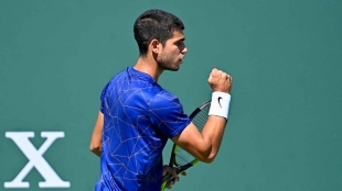 Carlos Alcaraz gana a Roberto Bautista en Indian Wells 2022. Foto: gettyimages