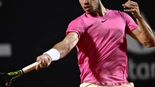 Carlos Alcaraz durante su partido ante Mateus Alves. Foto: ATP 