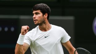 Carlos Alcaraz, en la tercera ronda de Wimbledon 2023. Foto: Getty
