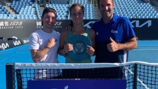Daria Kasatkina celebrando su último título con su equipo. Fuente: Carlos Martínez