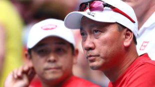 Michael Chang observa a su pupilo desde la grada. Fuente: Getty