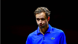 Daniil Medvedev saca de quicio a su entrenador, Gilles Cervara. Foto: gettyimages