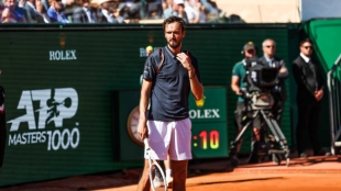 Daniil Medvedev carga contra Zverev. Foto: gettyimages