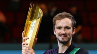 Daniil Medvedev con el trofeo de Viena 2022. Foto: Getty