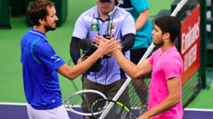 Daniil Medvedev y Carlos Alcaraz en la final de Indian Wells. Fuente: Getty