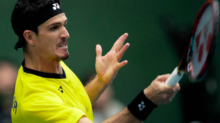 Emilio Gómez disputando la Copa Davis. Fuente: Getty
