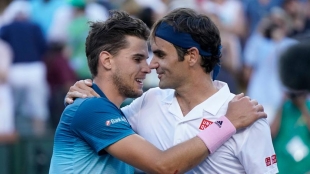 Dominic Thiem y Roger Federer. Foto: Getty