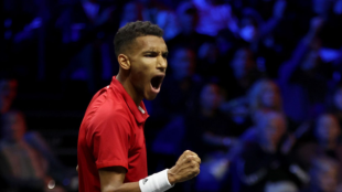 Felix Auger-Aliassime derrota a Novak Djokovic en la Laver Cup 2022. Foto: Getty