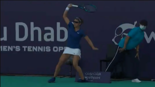 Kirsten Flipkens se tuerce el tobillo en Abu Dhabi. Fuente: WTA
