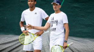 Frederic Fontang junto a Aliassime en Wimbledon 2022. Foto: Getty