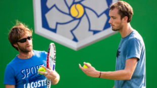 Gilles Cervara y Daniil Medvedev. Foto: Getty