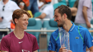 Jannik Sinner y Daniil Medvedev en el Miami Open 2023. Foto: Getty