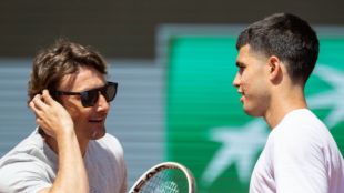 Juan Carlos Ferrero y Carlos Alcaraz en Roland Garros 2023. Foto: Getty
