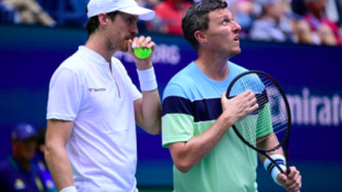 Ken Skupski durante un partido de dobles. Fuente: Getty