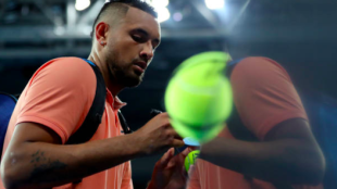 Nick Kyrgios atendiendo a sus fans. Fuente: Getty