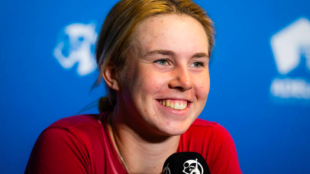 Linda Noskova en rueda de prensa. Foto: Getty