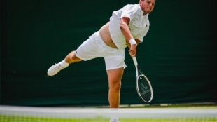 El jovencísimo tenista croata y de gran envergadura, durante este Wimbledon 2022.