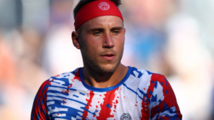 Alex Molcan disputando un encuentro. Fuente: Getty.  