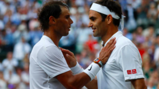 El saludo entre Rafa Nadal y Roger Federer. Fuente: Getty