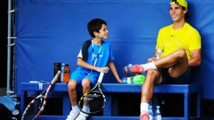 El gesto que habla de la verdadera bondad y humanidad de Rafa Nadal. Foto: AP