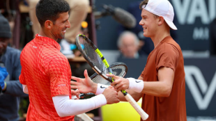 Holger Rune y Novak Djokovic en el ATP Masters 1000 de Roma 2023. Foto: getty