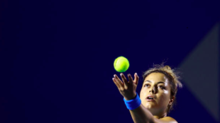 Renata Zarazúa al servicio. Fuente: Getty