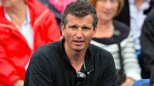 Richard Krajicek viendo un partido en Queen's. Fuente: Getty