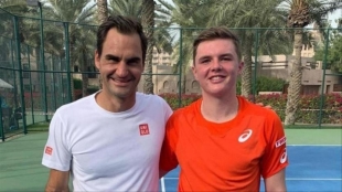 Roger Federer y Dominic Stricker. Foto: instagram