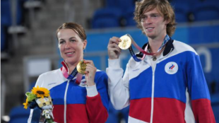 Pavlyuchenkova y Rublev, con la medalla olímpica. Fuente: Getty