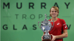 Emil Ruusuvuori, con el título de campeón en el Challenger de Glasgow. Fuente: Getty