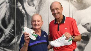 Rod Laver, a la izquierda; Stan Smith, a la derecha.