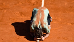 Stefanos Tsitsipas, tenis en tierra batida. Foto: gettyimages