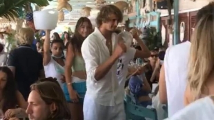 Alexander Zverev, de fiesta junto a su novia, ayer. Foto: Instagram